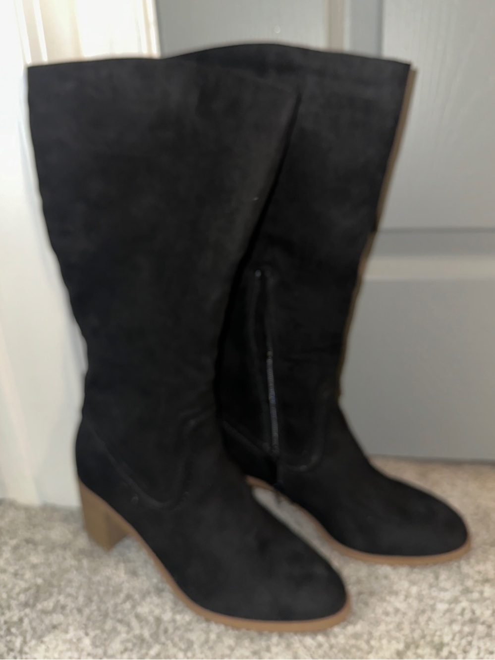 Kohl's NWOT Black Knee High Faux Suede Block Heel Boots with Side Zip